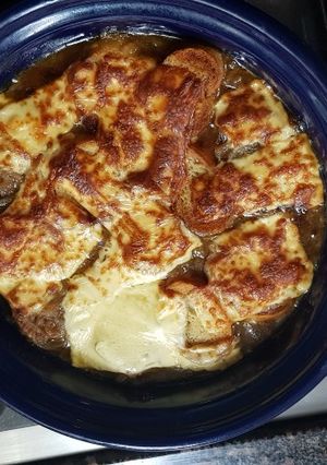 Una foto de Sopa de Cebollas clásica francesa