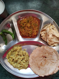 તુરીયા સેવ નું શાક (Turiya Sev Shak Recipe In Gujarati) રેસીપી મુખ્ય ફોટો
