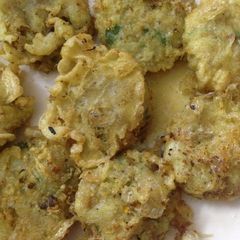 A picture of Chicken aloo kabab.