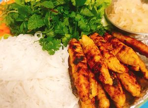 Hình của món Nem gà lụi.