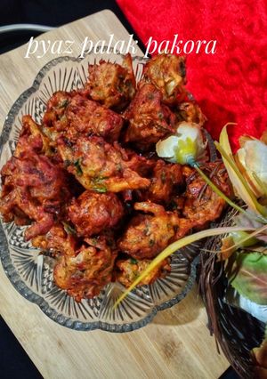 A picture of Pyaz palak pakora.