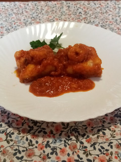 Una foto de Bacalao con gambas en salsa de tomate