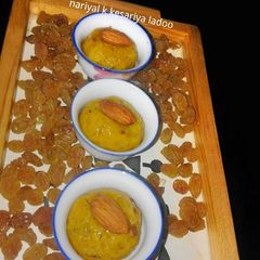 A picture of Nariyal ke kesariya ladoo.