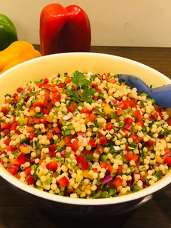 Una foto de Ensalada de pimientos coloridos y granizo