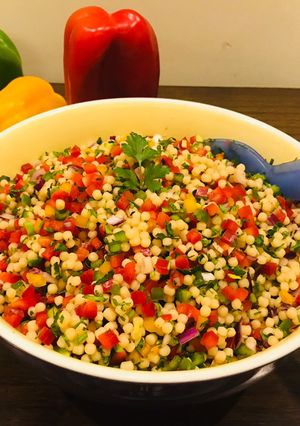 Una foto de Ensalada de pimientos coloridos y granizo