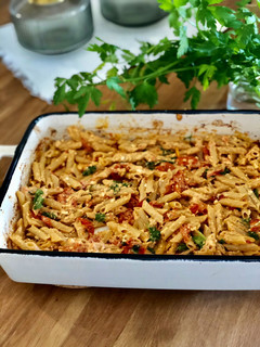 Una foto de Macarrones con queso Feta y tomates cherry, ¡los que están de moda!