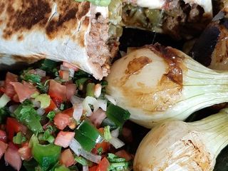 Burritos de bistec y longaniza