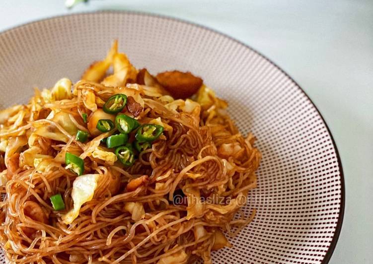 Resepi Kobis Goreng Kicap dengan Suhun yang Praktis