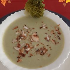 A picture of Steamed Broccoli Almond Soup.