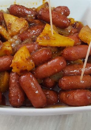 Una foto de Botana de salchicha y piña en chipotle
