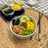 Poke bowl de salmón y mango con edamame