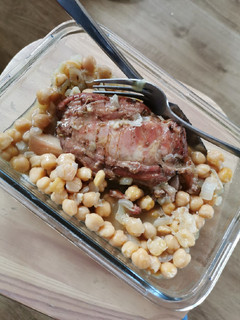 Una foto de Codillo con garbanzos