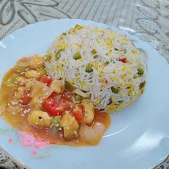 A picture of Fried rice with manchurian.