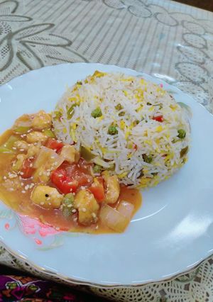 A picture of Fried rice with manchurian.
