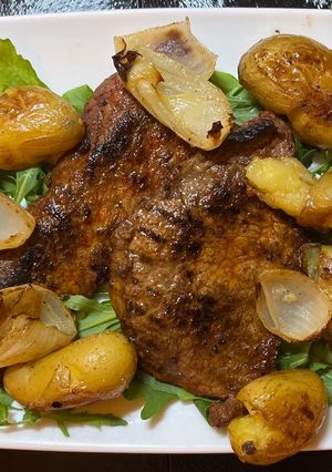 A picture of Peppered Steak with Batatas à Murro.