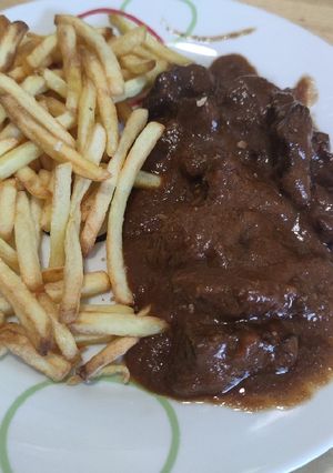Una foto de Carne en salsa