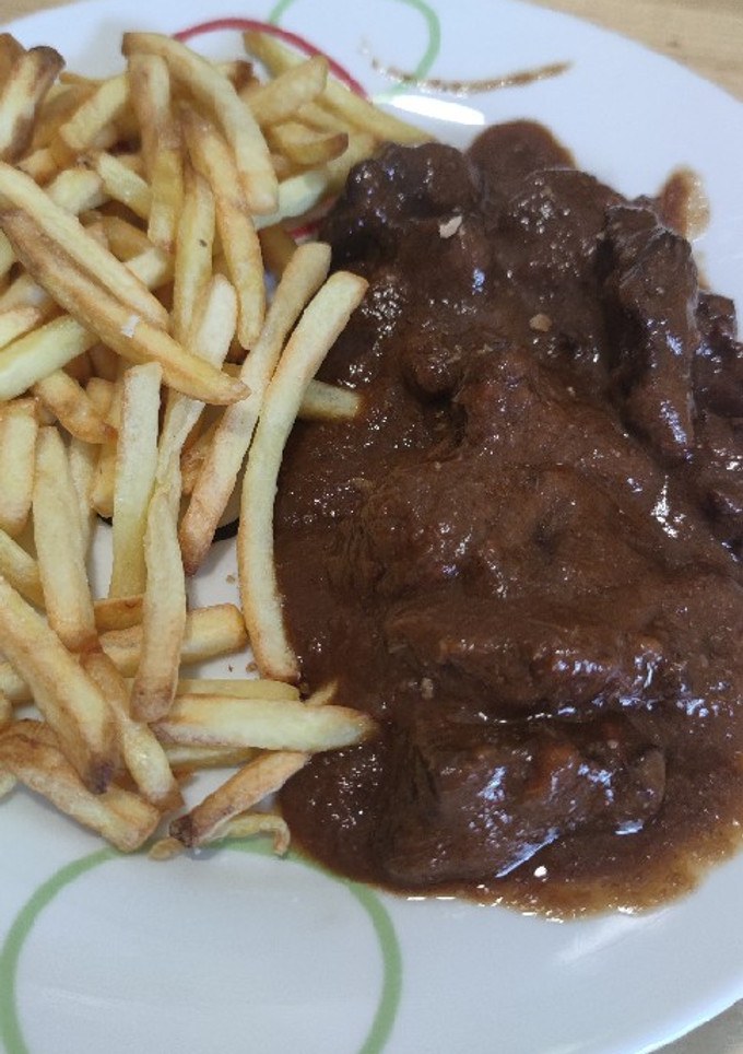 Una foto de Carne en salsa