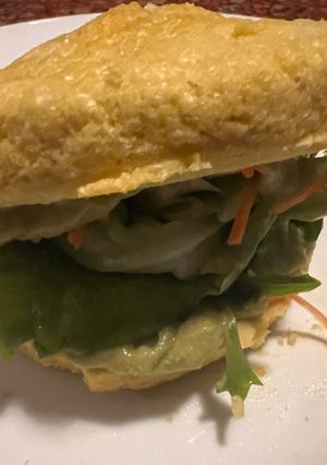 Una foto de PAN DE HAMBURGUESA DE COLIFLOR (sin gluten) muy fácil, sano y rápido