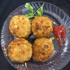 A picture of Potato cheese balls 😋 😍.