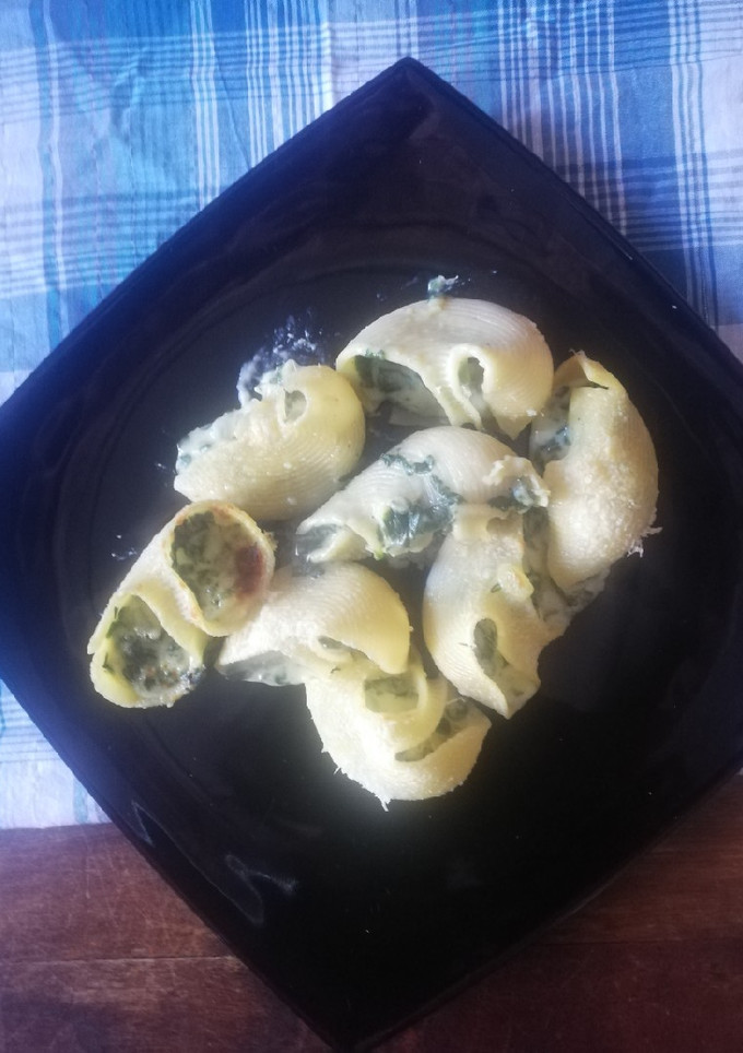 Una foto de Lumaconi o galets rellenos de espinacas y queso