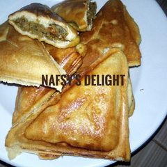 A picture of Toasted meat pie.