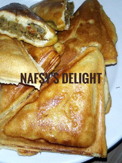 A picture of Toasted meat pie.