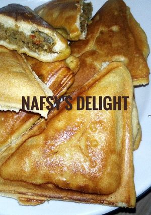 A picture of Toasted meat pie.