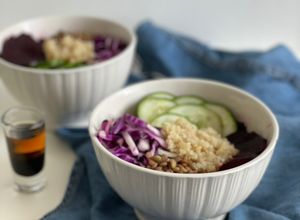 Una foto de Buddha bowl de arroz, quinoa, lentejas, remolacha y mucho mas!