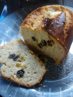 Una foto de Budín de banana y pasas 🍌🍌