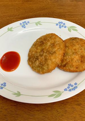 A picture of Matar kachori.