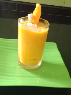 મેંગો લસ્સી (Mango Lassi Recipe In Gujarati) રેસીપી મુખ્ય ફોટો