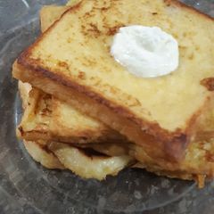 A picture of French toast.