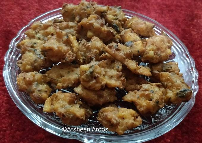 Aloo piyaz ke Pakoray