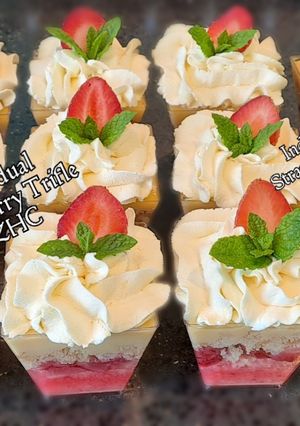 A picture of 🍓🍨Individual Strawberry Trifle🍨🍓.