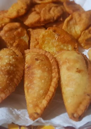 A picture of Aloo qeemey ke samosey.
