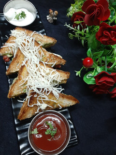 वेज चीज ग्रिल सैंडविच (Veg Cheese grill sandwich recipe in Hindi) रेसिपी मुख्य फोटो