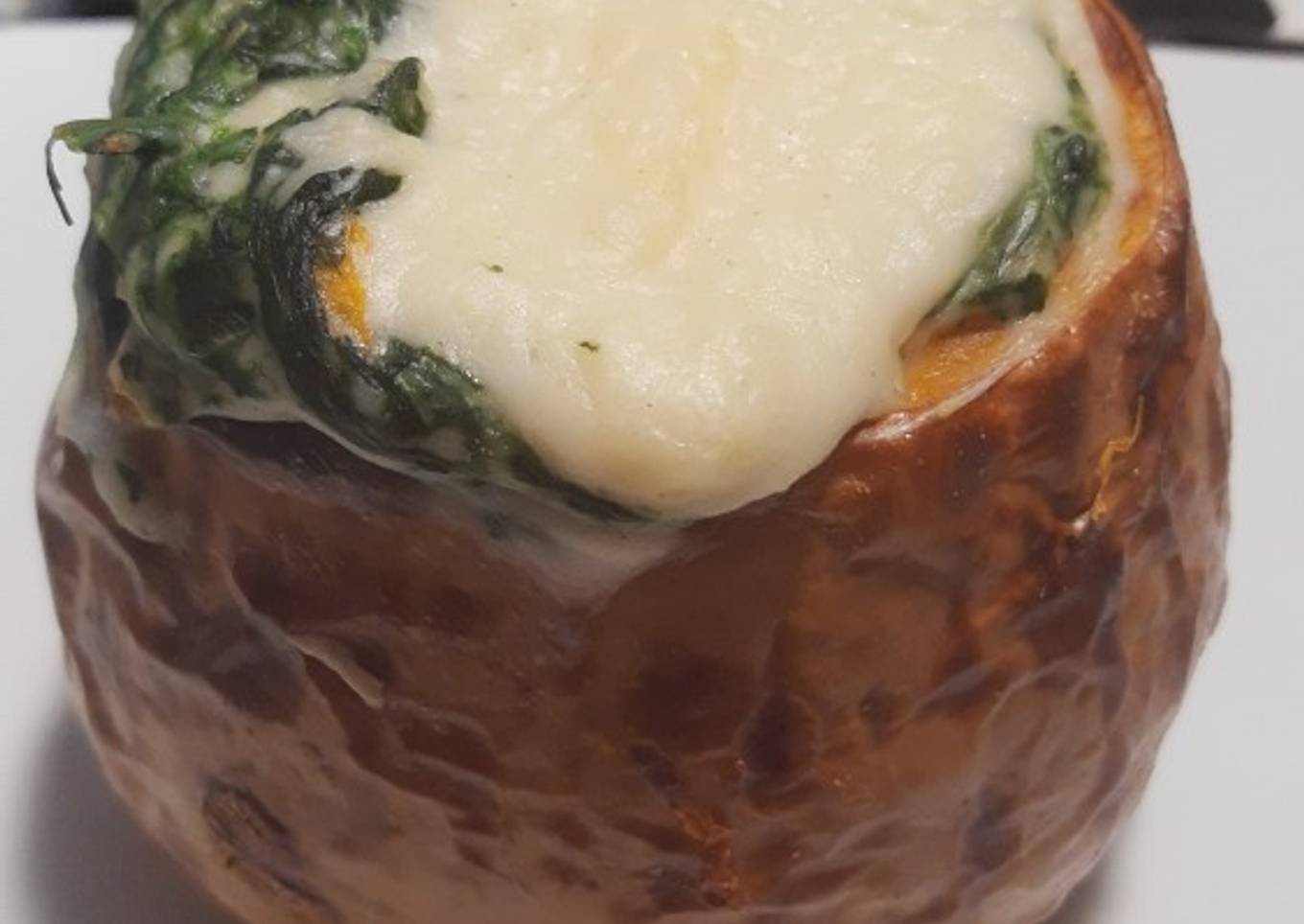 Calabaza rellena espinaca y salsa blanca