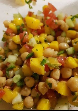 Una foto de Ensalada de garbanzos y mano tipo Sonia