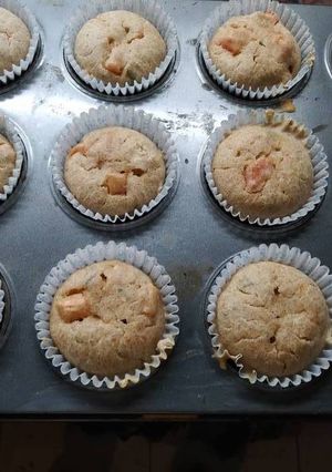 Una foto de Muffins de albahaca y tomate