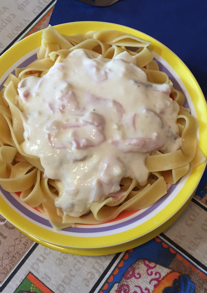 Una foto de Pasta panna e prosciutto a mi manera