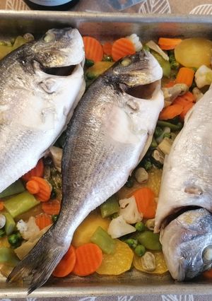 Una foto de 217. Dorada con menestra de verduras y patatas / Horno