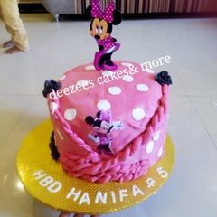 A picture of Fondant cake.