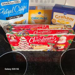 A picture of Little debbie christmas tree snack cake dip.