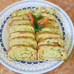 A picture of Telur dadar rolade.