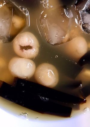 Hình của món Chè sen long nhãn táo đỏ.