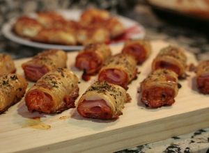 Foto principal de Saladitos de hojaldre de pesto rojo y pavo cocido