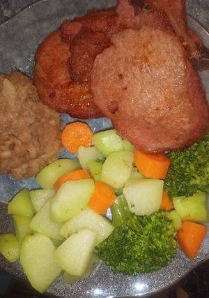 Una foto de Verduras hervidas con mantequilla y algo más