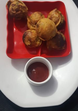 A picture of Mumbai style batata bada.