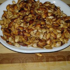 A picture of Roasted pumpkin seeds.