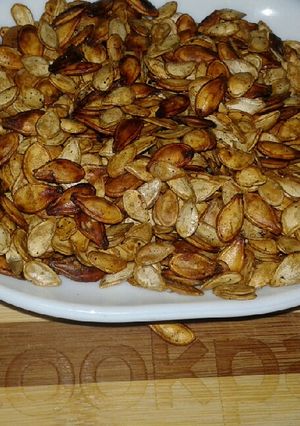 A picture of Roasted pumpkin seeds.